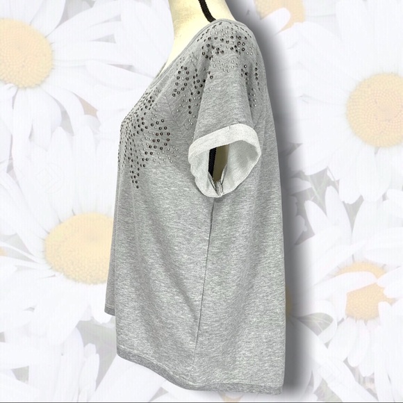3/$10🙌 Studded Gray Short Sleeve Sweatshirt XL - Picture 3 of 15